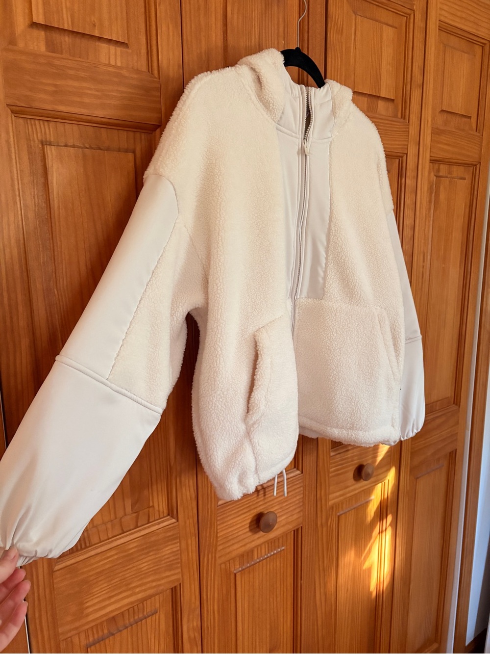 Sherpa and Fleece White Hooded Jacket Size Medium